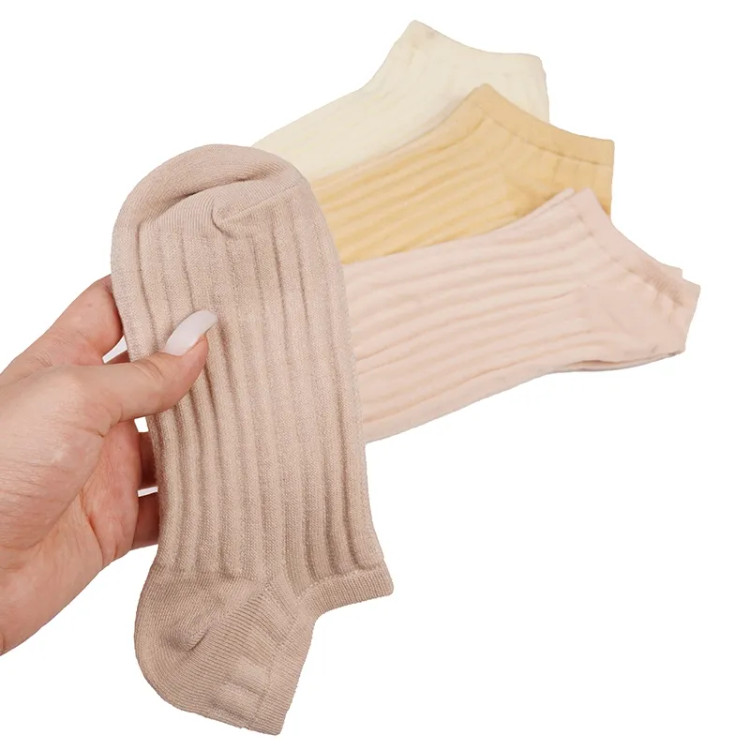 جوراب زنانه الیاف طبیعی ضد حساسیت و ضد بو فری سایز 36 تا 40