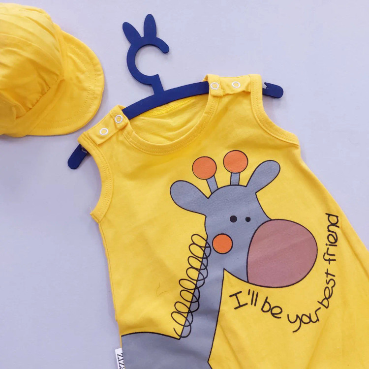 رامپر و کلاه نوزادی طرح زرافه جنس پنبه صد در صد سایز بندی 3 تا 12 ماه