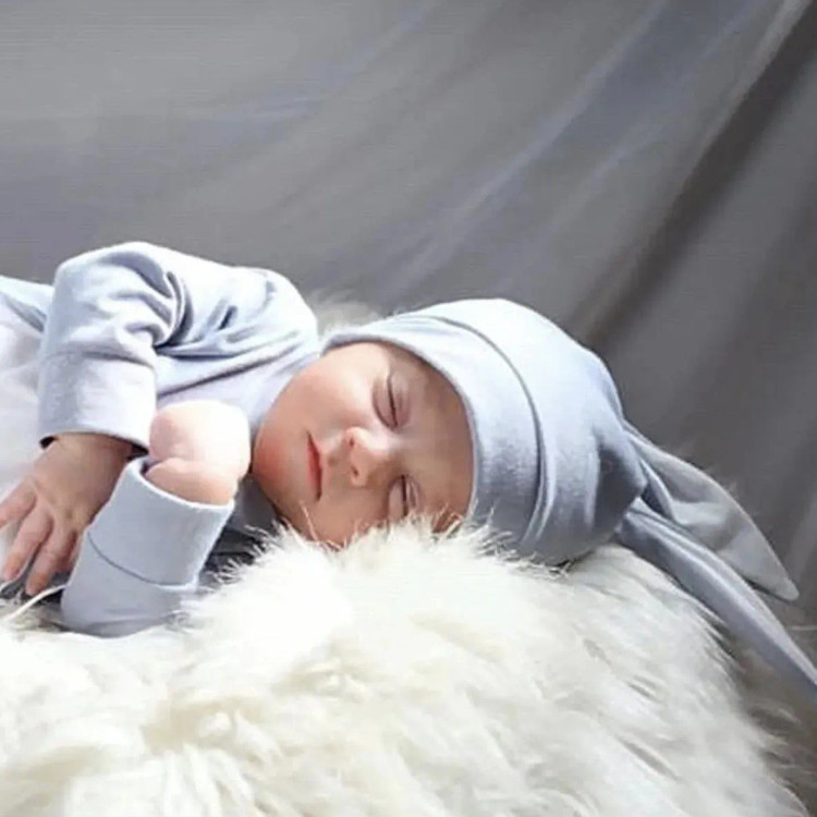 سرهمی و کلاه خرگوشی پوم دار نوزاد | مناسب عکاسی ماهگرد و آتلیه | پنبه نرم و لطیف | سایز 1-2 ماه و 2-4 ماه