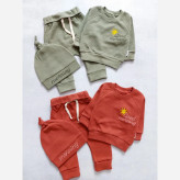 بلوز شلوار و کلاه نوزادی دخترانه پنبه بیسکویتی گلدوزی شده سایز 3 تا 24 ماه