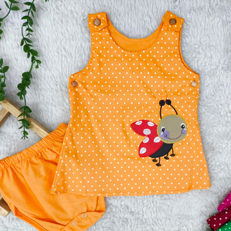 سارافون و شورت نوزاد دخترانه طرح کفشدوزک | جنس کتان نخ خنک | سایز 6 ماه تا 2 سال