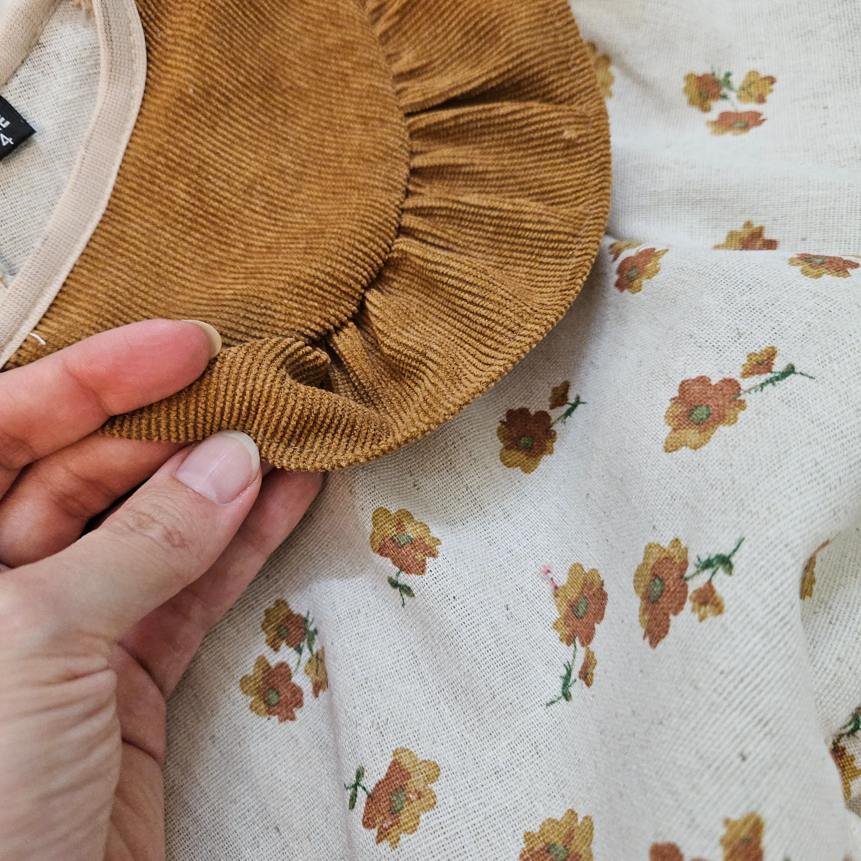 پیراهن دخترانه لینن پاییزه گلدار یقه کبریتی آستین پرنسسی مناسب 2 تا 9 سال