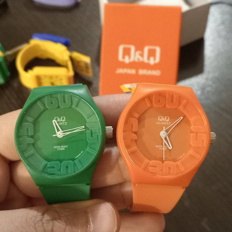 ساعت مچی مردانه اسپرت کیو کیو صفحه گرد برند ژاپنی کیفیت عالی