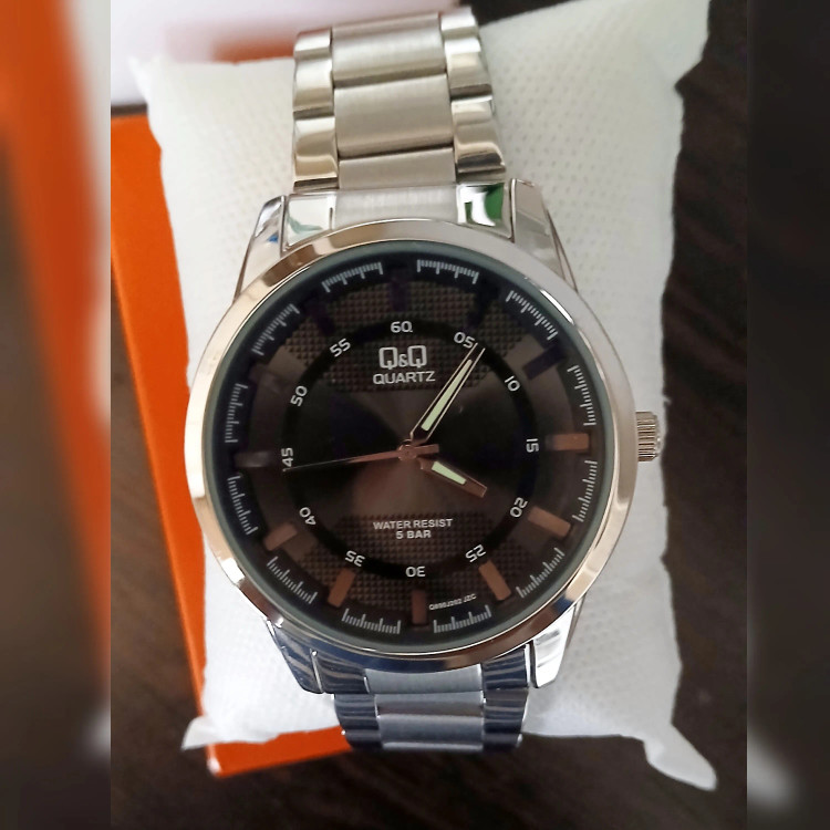 ساعت مچی عقربهای Q&Q مدل 3ATM فلزی شبنما کوارتز زنانه مردانه