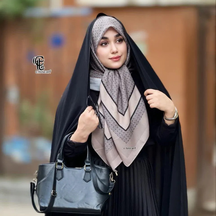 روسری طرح ارکیده سیتو نخ کاستوم سایز متوسط طوسی گلبهی بژ