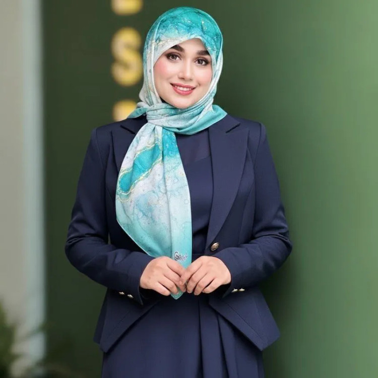 روسری نخی طرح رزیتا فیروزهای سایز 115