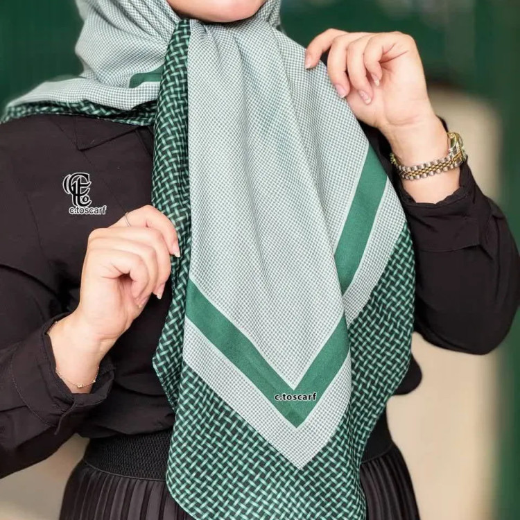 روسری نخی کاستوم سیتو طرح کاملیا سایز 140 کرم قهوهای سبز