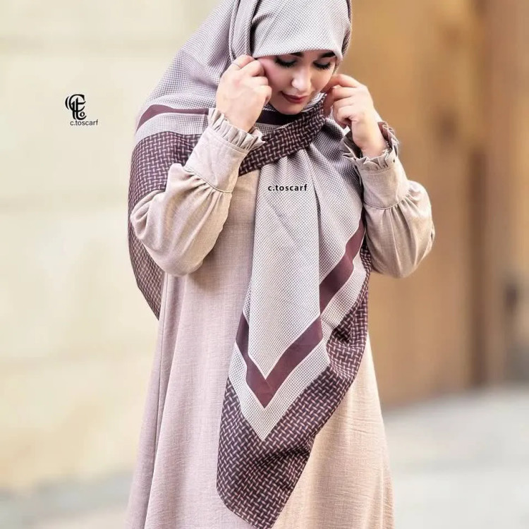 روسری نخی کاستوم سیتو طرح کاملیا سایز 140 کرم قهوهای سبز
