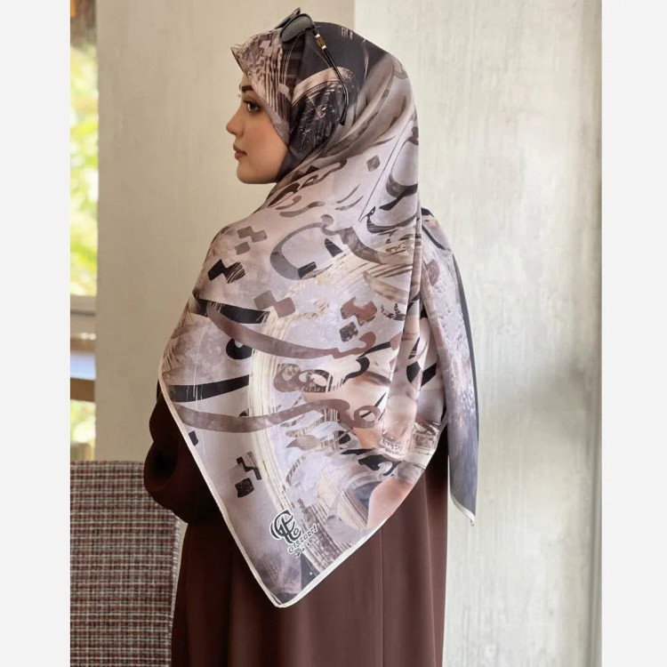 روسری زنانه طرح ترنم مولانا قواره بزرگ 140 سانتیمتر جنس نخ کاستوم سیتو