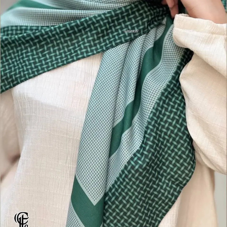 روسری نخی کاستوم سیتو طرح کاملیا سایز 140 کرم قهوهای سبز