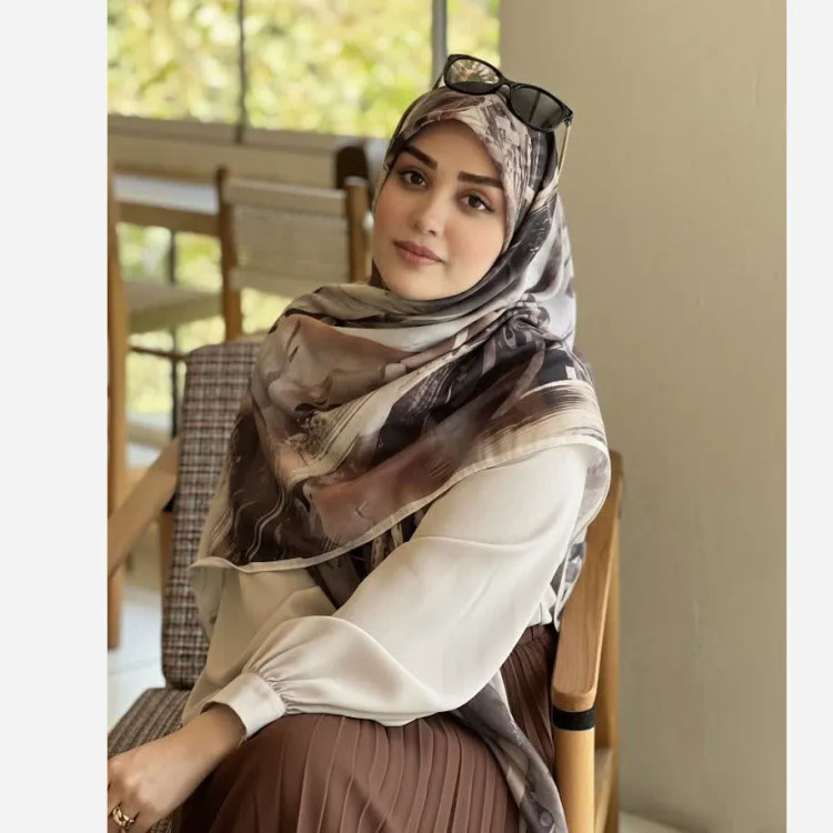 روسری زنانه طرح ترنم مولانا قواره بزرگ 140 سانتیمتر جنس نخ کاستوم سیتو