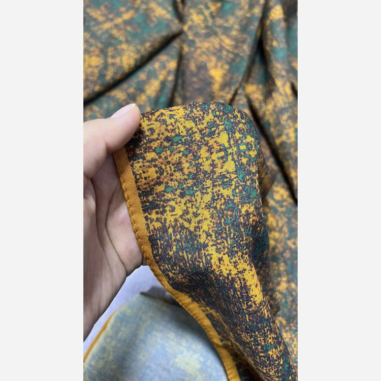 روسری طرح ساناز ساده و شیک، جنس نخ کاستوم سیتو، قواره بزرگ 140 سانتیمتر