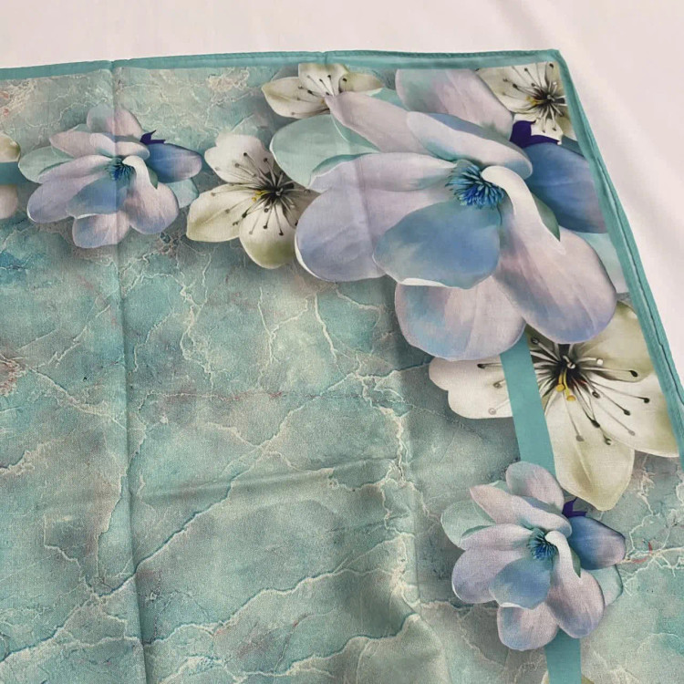 روسری طرح مریم سیتو قواره بزرگ 140 سانتیمتر نخ کاستوم چرخ دوز