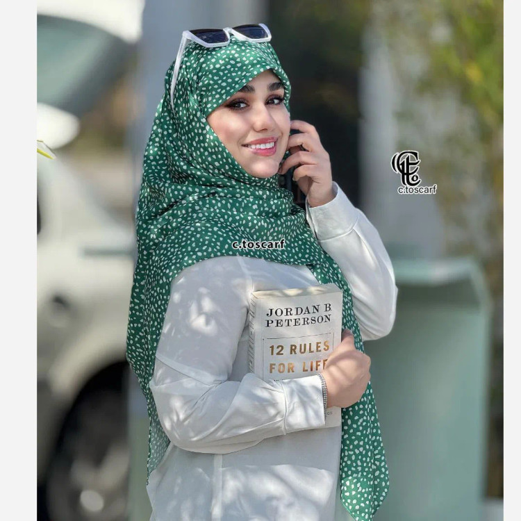 روسری نخی طرح خال خالی دور دوخت قواره 110 - بدون لیز خوردگی