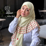 روسری مزونی طرح گل رز زمینه مشکی قواره 130 پلیسه دار جنس نخ کاستوم سیتو