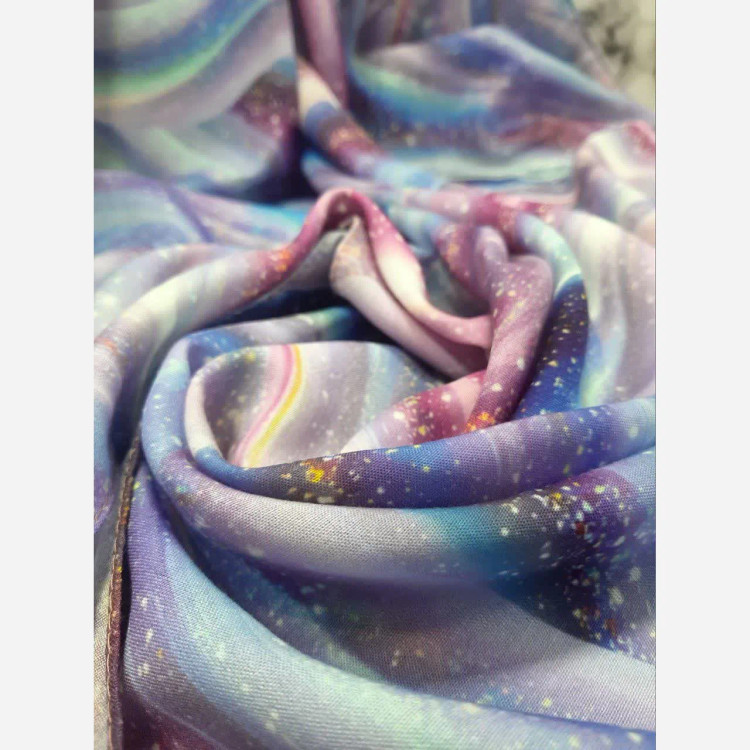 روسری طرح کهکشانی هاله بنفش آبی سایز 140 جنس نخ کاستوم