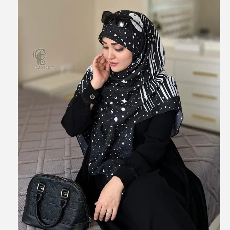 روسری زنانه ماهلین مشکی با طرح ماه و ستاره سفید | روسری شیک