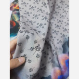 روسری طرح پارمیس زمینه طوسی نخی چرخ دوز 115 سانتی متر