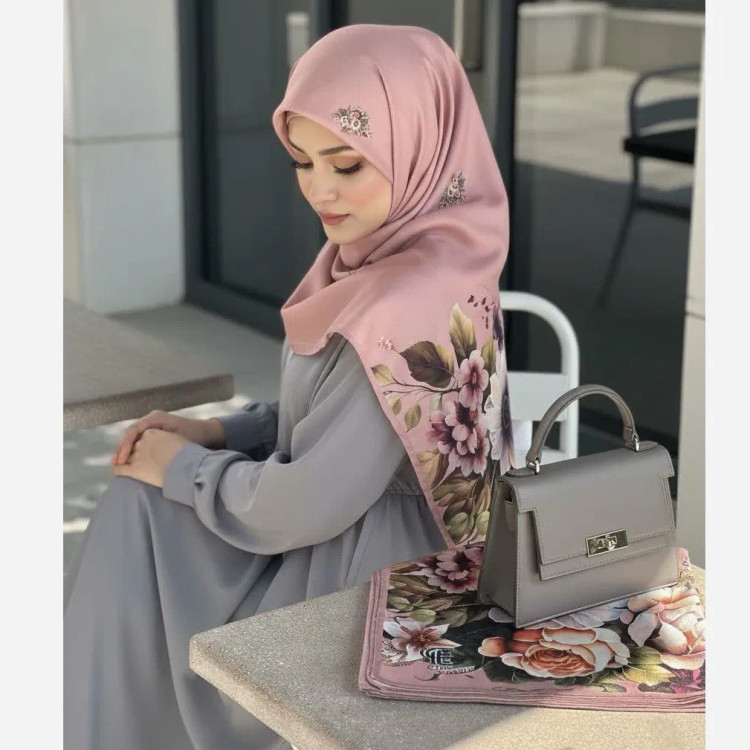 روسری خورشید قواره بزرگ 140 سانتیمتر نخ کاستوم سیتو رنگ خاص و فوقالعاده زیبا