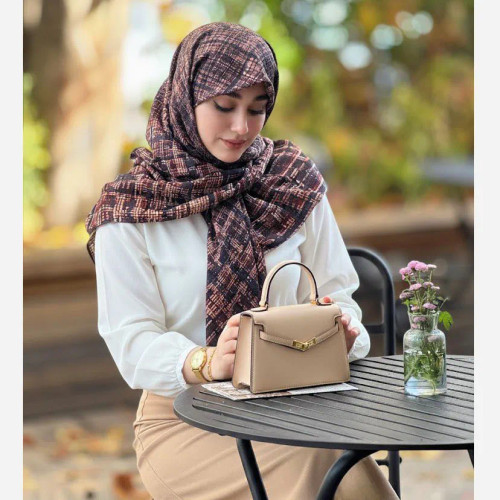 روسری مجلسی نخی کاستوم قواره 140 طرح سدنا، دور چرخ دوز، بدون لیزی