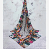 روسری طرح پارمیس زمینه طوسی نخی چرخ دوز 115 سانتی متر