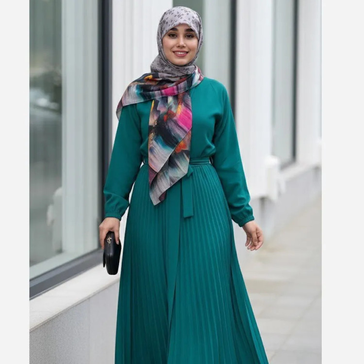 روسری طرح پارمیس زمینه طوسی نخی چرخ دوز 115 سانتی متر