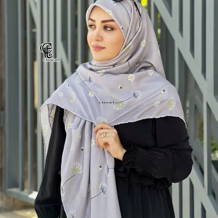 روسری طرح قاصدک زمینه طوسی قواره بزرگ 140 سانتیمتر جنس نخ کاستوم سیتو