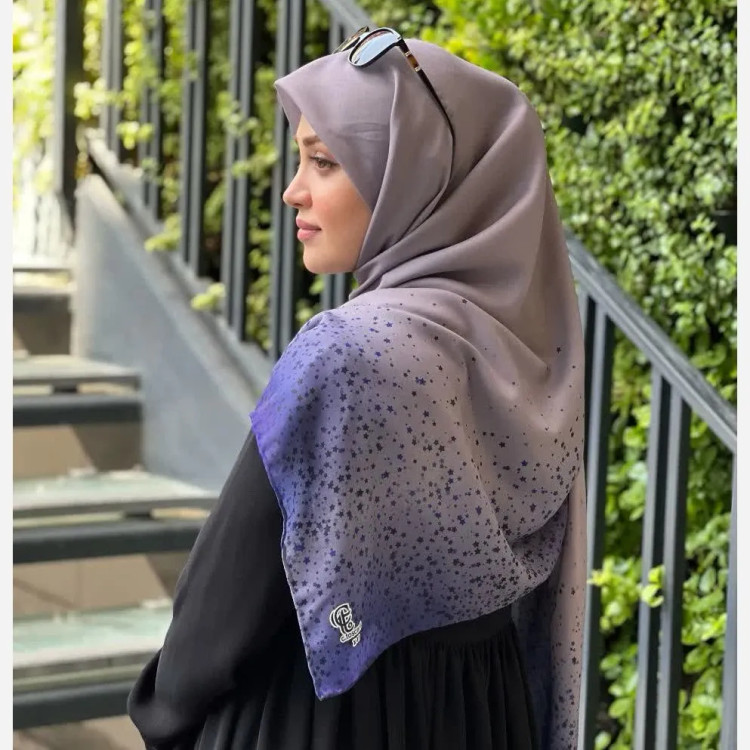 شال و روسری ساده زنانه طوسی با حاشیه سرمه ای روشن شیک