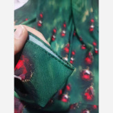 روسری طرح آذر با حاشیه زیبا و رنگبندی صورتی، قابل ست با لباسهای مختلف