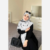 روسری زنانه ماهلین مشکی با طرح ماه و ستاره سفید | روسری شیک