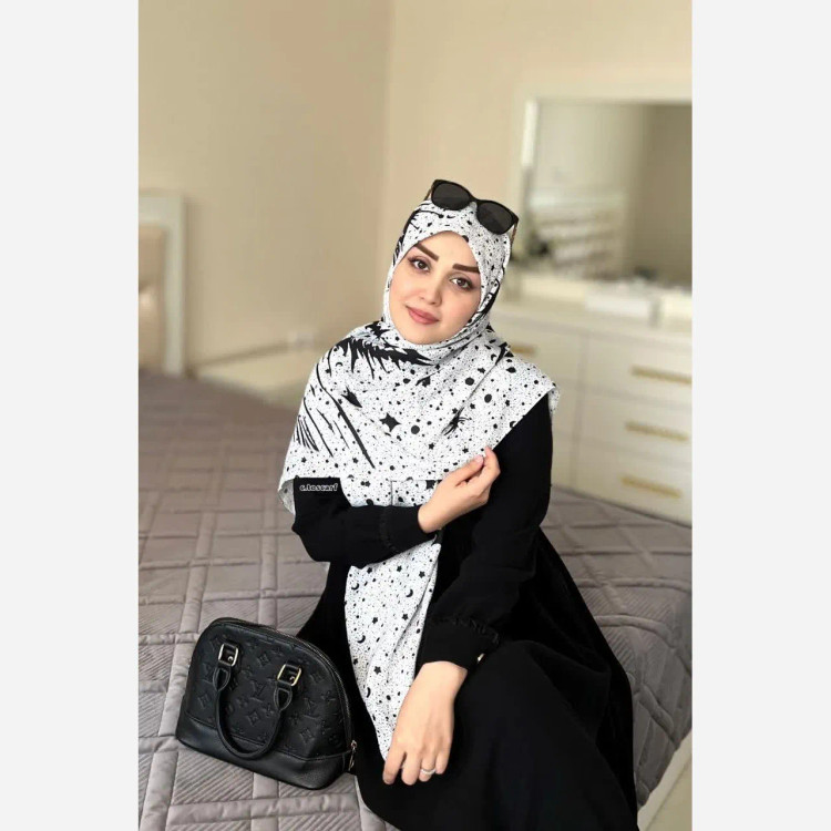 روسری زنانه ماهلین مشکی با طرح ماه و ستاره سفید | روسری شیک