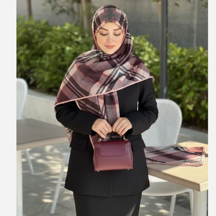 شال نخی چهارخونه طرح مونا قواره بزرگ 140 سانتیمتر چرخدوز لیز نیست