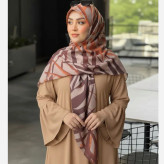 روسری زنانه طرحدار پاییزه و زمستانه، مناسب ست کردن با لباسهای پاییزی