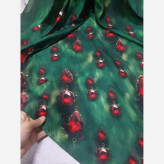 روسری طرح آذر با حاشیه زیبا و رنگبندی صورتی، قابل ست با لباسهای مختلف