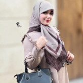 شال طرح کاملیا کرم قهوه ای سبز نخ کاستوم سیتو سایز 110