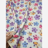 روسری طرح گل کاغذی کرم شیری قواره بزرگ 140 سانتیمتر جنس نخ کاستوم سیتو