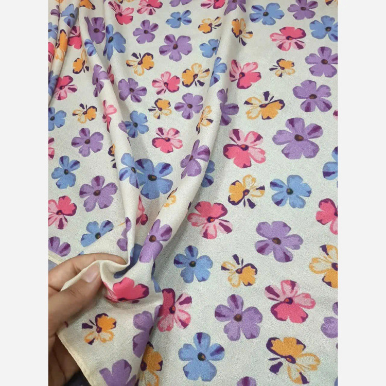 روسری طرح گل کاغذی کرم شیری قواره بزرگ 140 سانتیمتر جنس نخ کاستوم سیتو