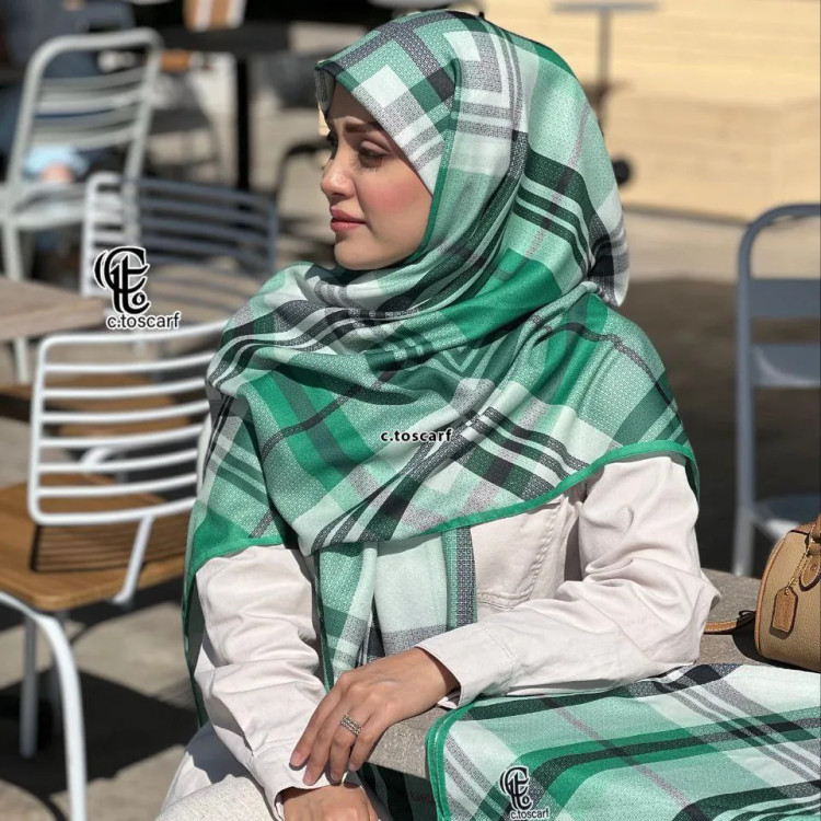 شال نخی چهارخونه طرح مونا قواره بزرگ 140 سانتیمتر چرخدوز لیز نیست