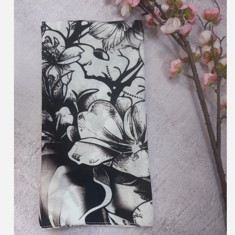 شال و روسری طرح گل و پروانه سفید مشکی جذاب