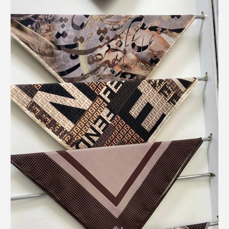 شال طرح کاملیا کرم قهوه ای سبز نخ کاستوم سیتو سایز 110