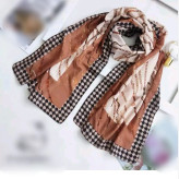 شال طرح تسمه ای نخی دور چرخ دوز قواره 70*200 سانتی متر اسپرت