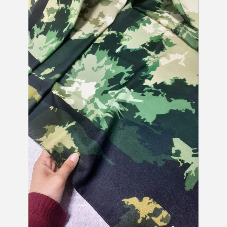 روسری نخی طرح آتوسا سایز 140 چرخ دوز مناسب استایل روزمره