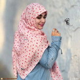 روسری طرح روژین توت فرنگی و بابونه صورتی قواره بزرگ 140 سانتی نخ کاستوم سیتو