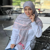 روسری نخی طرح مشکات قواره بزرگ 140 سانتیمتر، ساده و لیز نیست