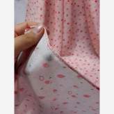 روسری طرح روژین توت فرنگی و بابونه صورتی قواره بزرگ 140 سانتی نخ کاستوم سیتو