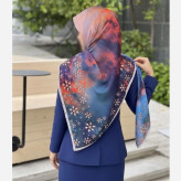 روسری نخی قواره بزرگ طرح مهری زمینه شیری 140 سانتیمتر