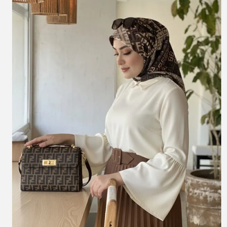 شال نخی طرح فندی کرم مشکی قهوه ای قواره بزرگ 140 سانتی متر چرخدوز