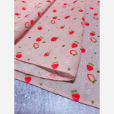 روسری طرح روژین توت فرنگی و بابونه صورتی قواره بزرگ 140 سانتی نخ کاستوم سیتو