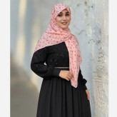 روسری طرح روژین توت فرنگی و بابونه صورتی قواره بزرگ 140 سانتی نخ کاستوم سیتو