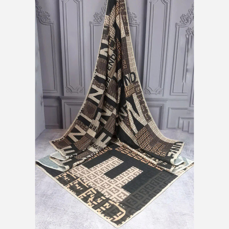 شال نخی طرح فندی کرم مشکی قهوه ای قواره بزرگ 140 سانتی متر چرخدوز